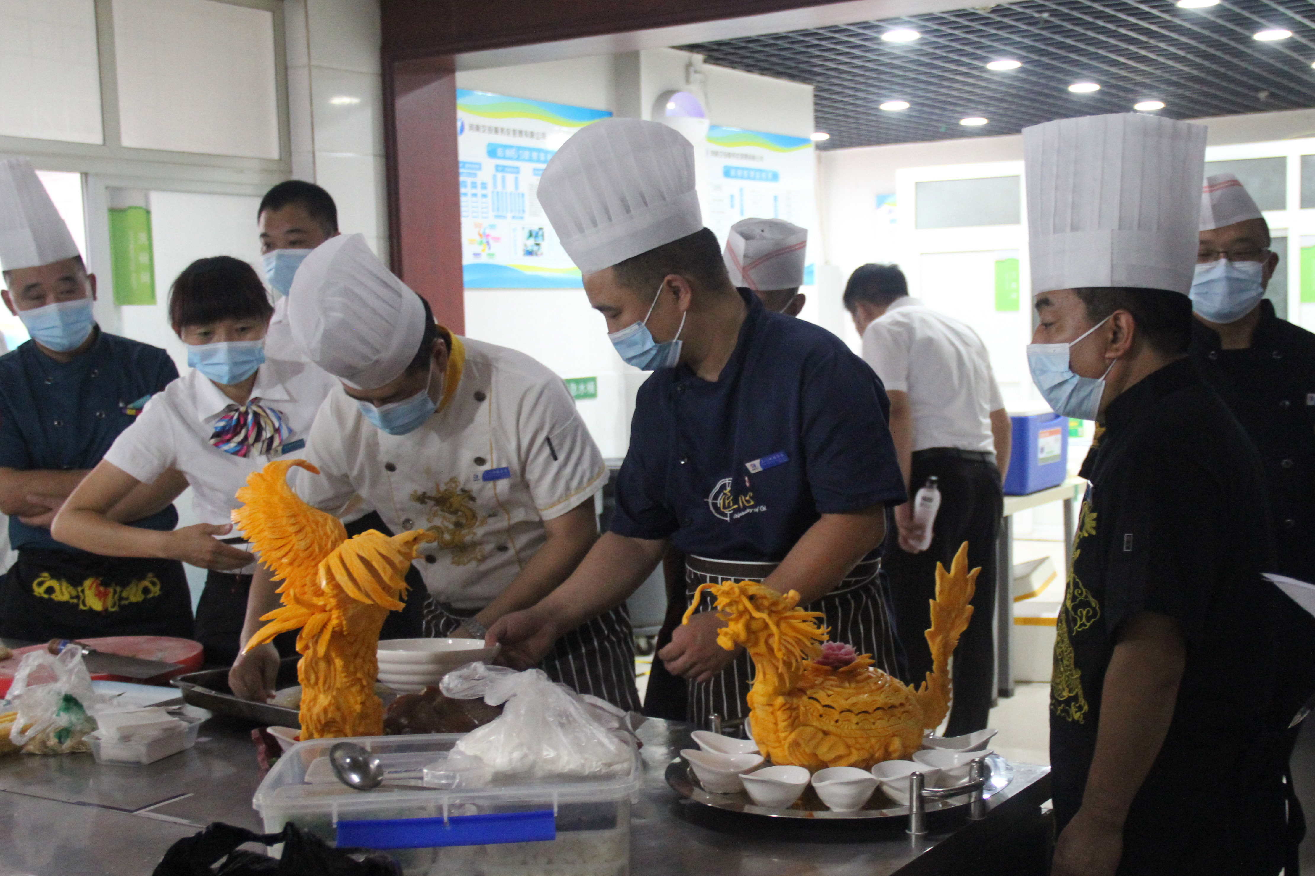 豫西工作小組美食選拔賽初賽在澠池服務區如期舉行  張曉娜 攝 (3).JPG