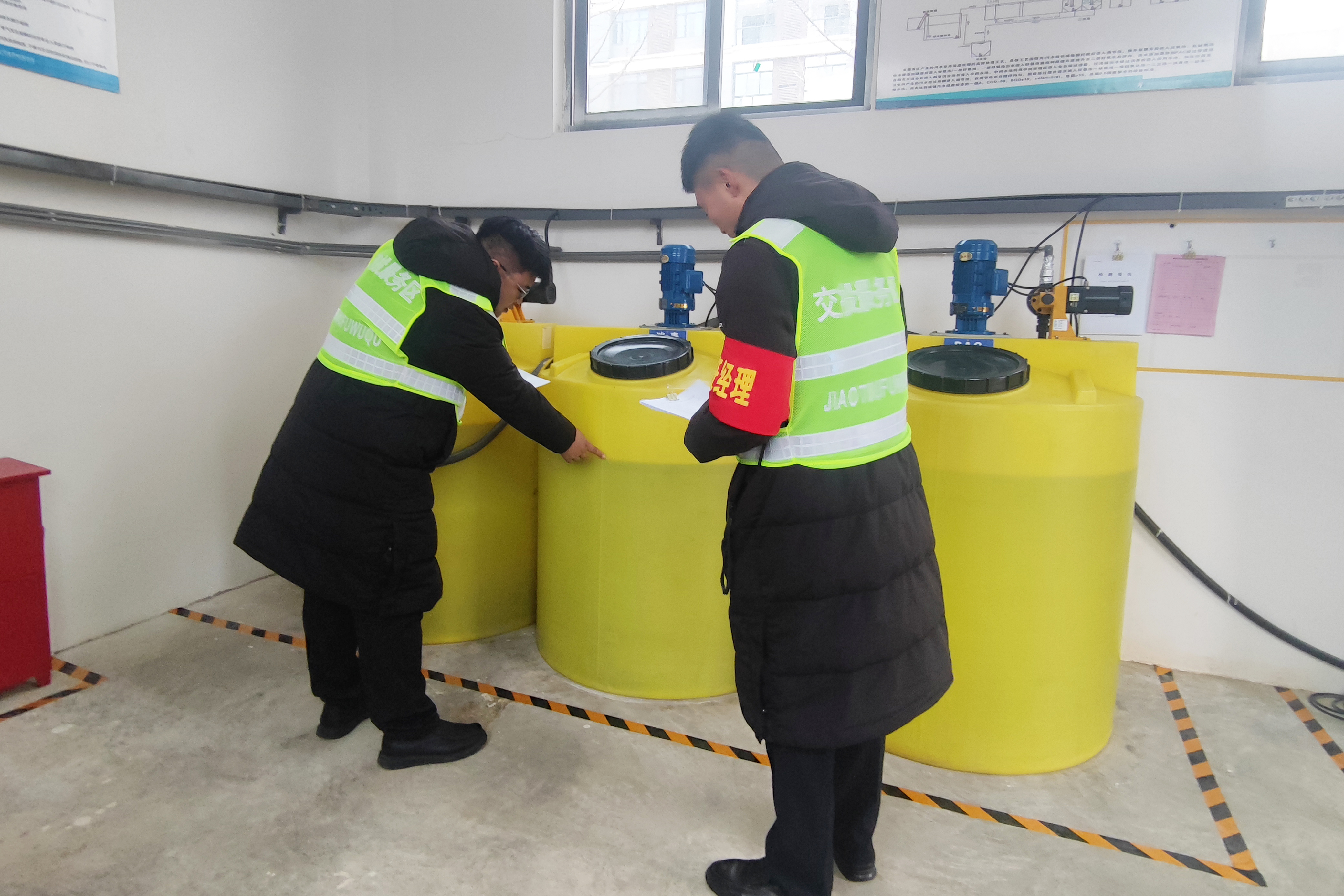 2023年12月29日老界嶺服務區(qū)元旦節(jié)前安全檢查工作5(拍攝者及聯系方式:劉夢琦17803867474).jpg 2023年12月29日老界嶺服務區(qū)元旦節(jié)前安全檢查工作5(拍攝者及聯系方式:劉夢琦17803867474).jpg